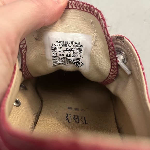 Burgundy converse - Picture 2 of 2